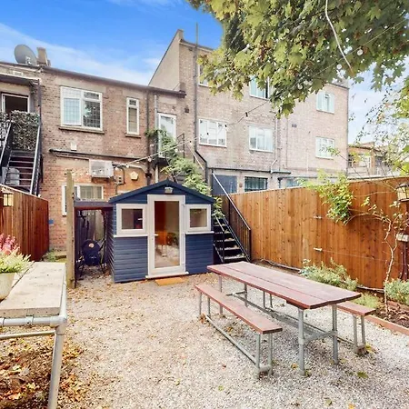 Apartment Spacious 2 Bedroom Flat With Garden In Acton London