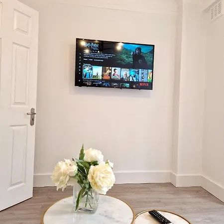 Vibrant 2-Bedroom Flat With Elevator In Marylebone, Close To Hyde Park & Edgware Road Apartment London