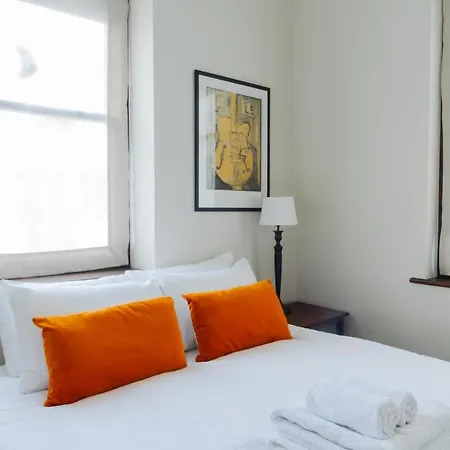 A Chelsea Retreat - 2 Bedroom With Garden And Parking Apartment
