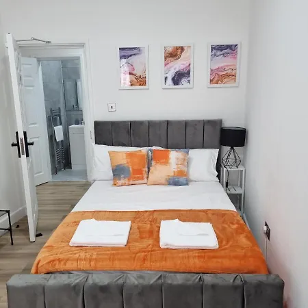Apartment Tw11 - Book A Room Or Entire Apartment