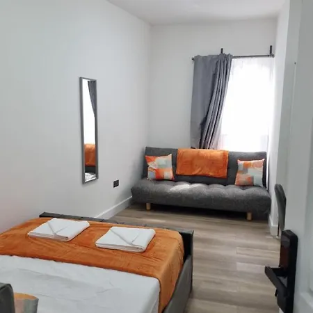 Apartment Tw11 - Book A Room Or Entire Apartment