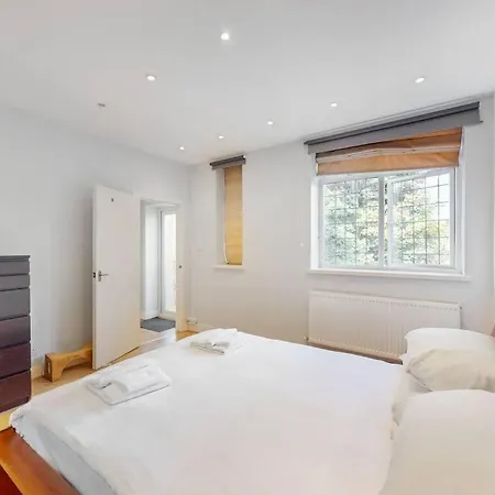 Apartment Spacious 2 Bedroom Flat With Garden In Acton London