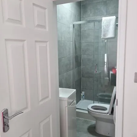 Tw11 - Book A Room Or Entire Apartment Apartment *