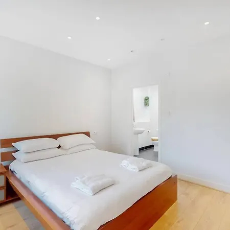 Apartment Spacious 2 Bedroom Flat With Garden In Acton