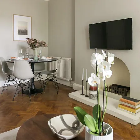 Chic 1 Bedroom In Bloomsbury, Sleeps 4 * London