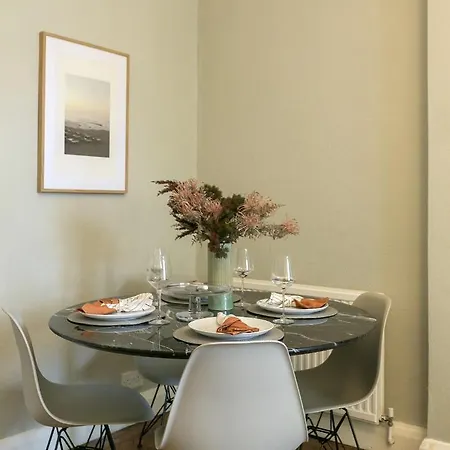 Chic 1 Bedroom In Bloomsbury, Sleeps 4 Apartment *