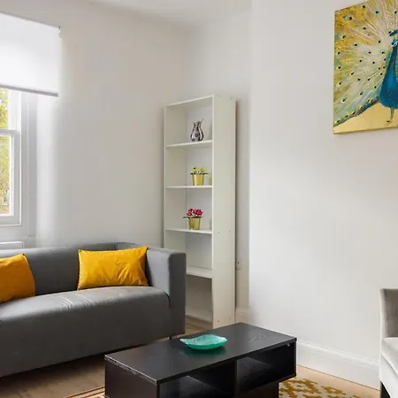 Kensington High Street Apartment *