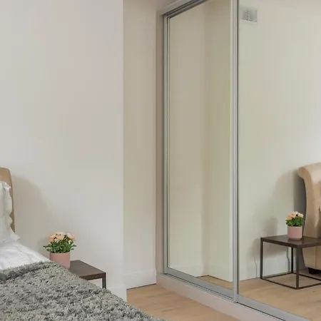 Apartment Kensington High Street London