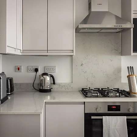 Kensington High Street Apartment
