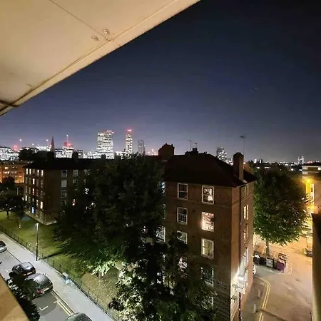 Charming Studio In Bricklane Apartment London