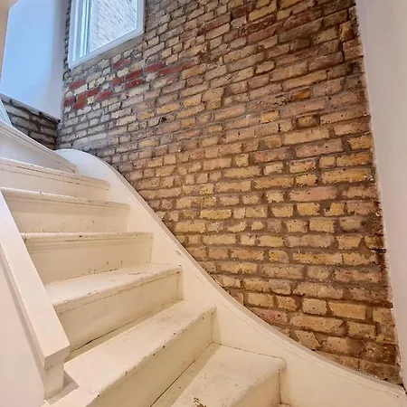 Apartment Bright Floor, 1 Bed In Great Location