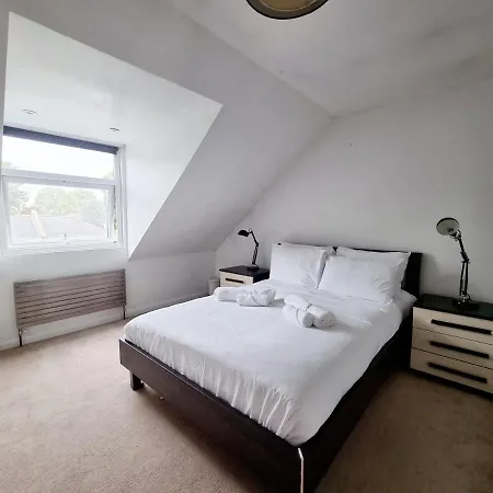 Bright Floor, 1 Bed In Great Location London