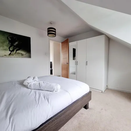 Bright Floor, 1 Bed In Great Location Apartment London
