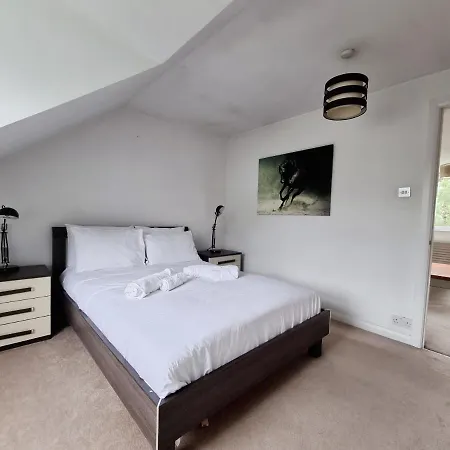 Apartment Bright Floor, 1 Bed In Great Location *