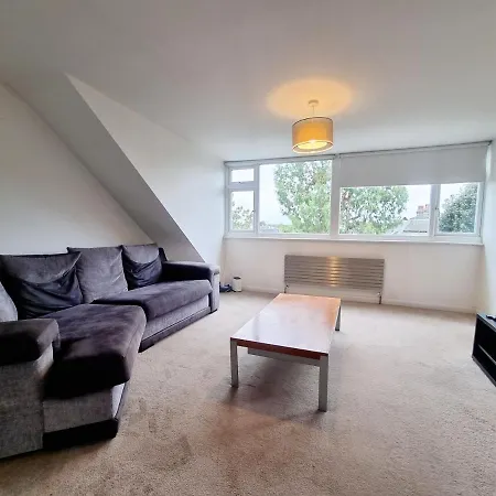 Bright Floor, 1 Bed In Great Location *