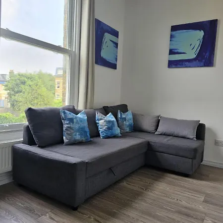 Apartment 3 Bedroom In Finsbury Park London