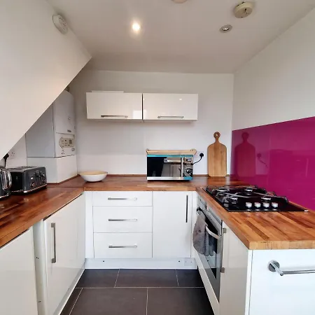 Bright Floor, 1 Bed In Great Location London