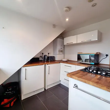 Bright Floor, 1 Bed In Great Location *