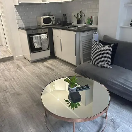Modern 1 Bed Flat In The Heart Of Hackney *
