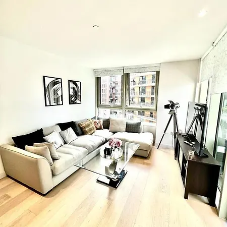 Stylish Docklands