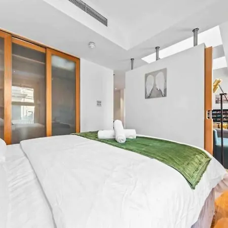 Apartment Luxe Living Near Piccadilly Hy11