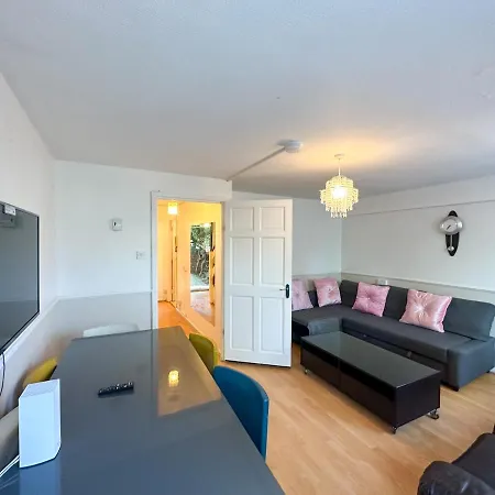 36 O'leary Square London