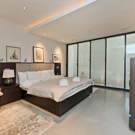 Amazing South Kensington Mews House By Underthedoormat *