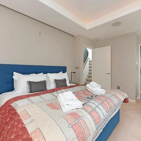 Holiday home Amazing South Kensington Mews House By Underthedoormat