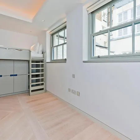 Amazing South Kensington Mews House By Underthedoormat Holiday home London