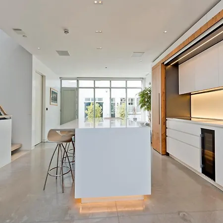 Amazing South Kensington Mews House By Underthedoormat