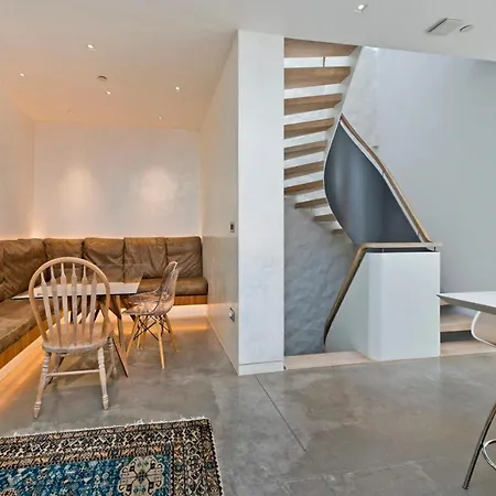 Amazing South Kensington Mews House By Underthedoormat Holiday home *