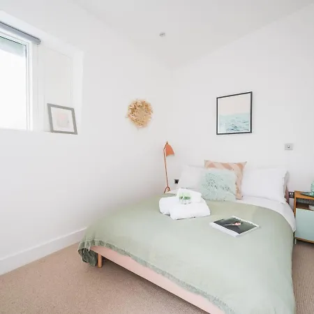 Pass The Keys Modern Ecotownhouse Dulwich