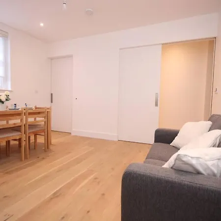 Lovely Flat In Baker Street Apartment