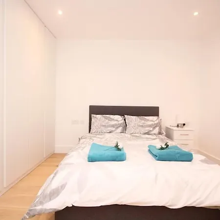 Lovely Flat In Baker Street Apartment *