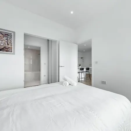 Delta 2 Bedroom Flat In London Dp59