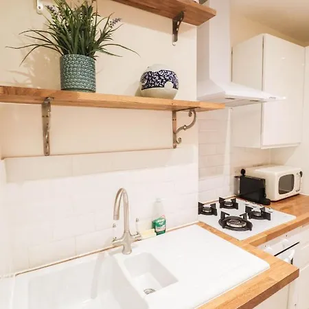 Apartment Beautiful 2-Bedroom Flat Just Steps From Oval Station London