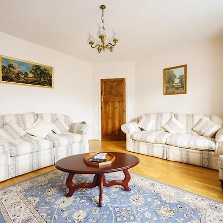 Wembley Arch View, 4-bed House, Drive For 2 Cars Apartment *