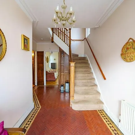 Apartment Wembley Arch View, 4-bed House, Drive For 2 Cars