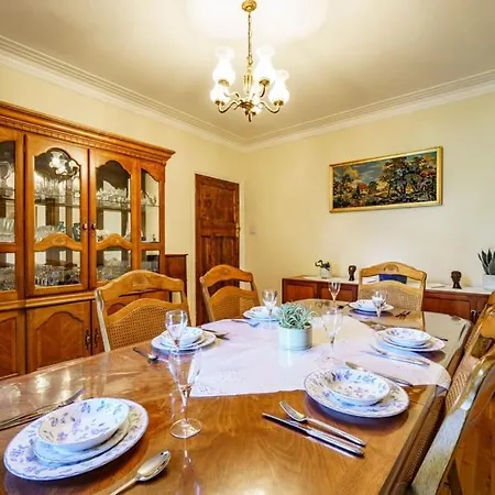 Wembley Arch View, 4-bed House, Drive For 2 Cars Apartment *