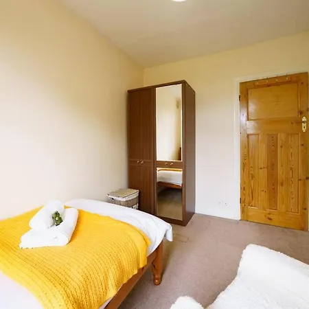 Wembley Arch View, 4-bed House, Drive For 2 Cars