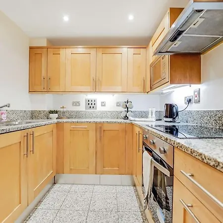 Spacious 1 Bedroom Apt Near Marble Arch