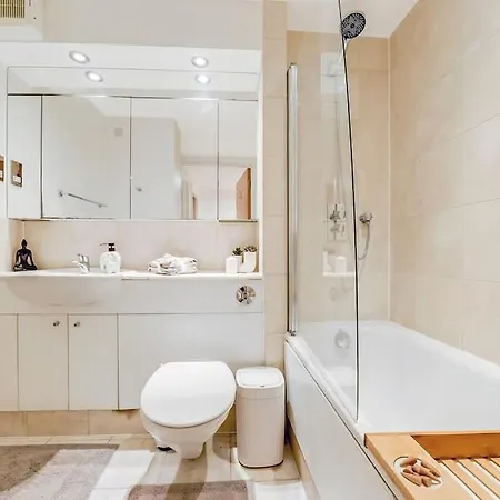 Spacious 1 Bedroom Apt Near Marble Arch