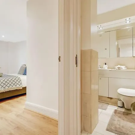 Spacious 1 Bedroom Apt Near Marble Arch London