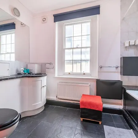 Luxury 3 Bedroom Flat Trafalgar Square, Embankment, Waterloo London