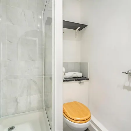 Luxury 3 Bedroom Flat Trafalgar Square, Embankment, Waterloo Apartment *