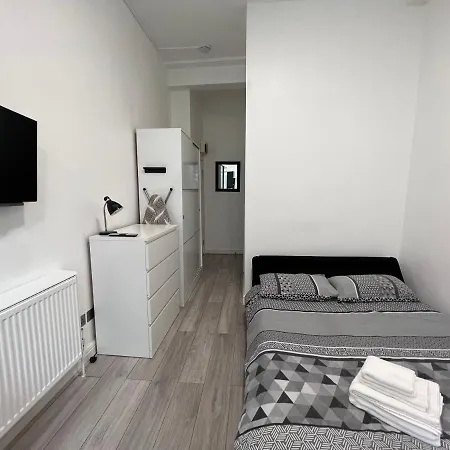 Lovely On Finchley Road * London