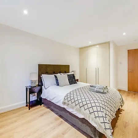 Spacious 1 Bedroom Apt Near Marble Arch * London