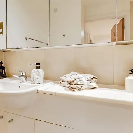 Spacious 1 Bedroom Apt Near Marble Arch Apartment London