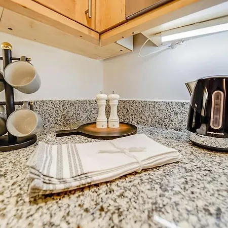 Spacious 1 Bedroom Apt Near Marble Arch Apartment