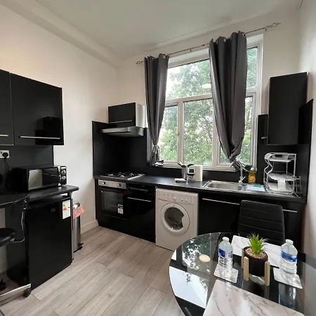 Lovely On Finchley Road Apartment